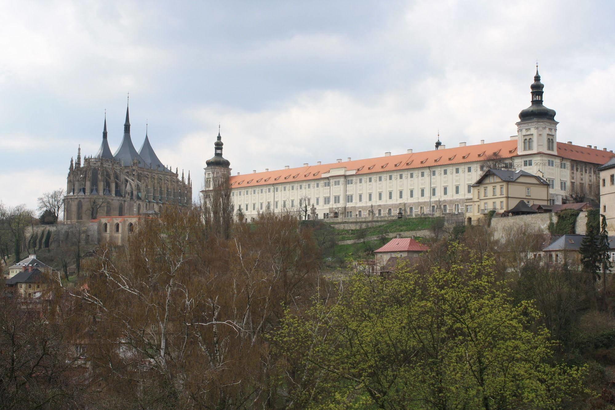 Lh Hotel Medinek Old Town Kutna Hora Exterior photo